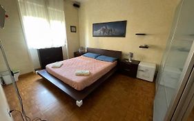 Impeccable 3 Bedroom House Up To 6 People 10 Minutes Away From Duomo